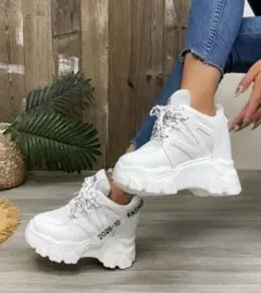 厚底ホワイトスニーカー