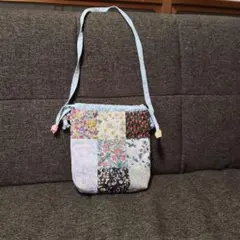 花柄パッチワーク 巾着型ショルダーバッグのサムネイル