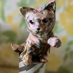 猫の置物 王冠とピンクの服のキャットオブジェ - メルカリ