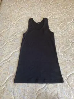 UNIQLO黒タンクトップ