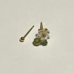＊美品 K18金ピアス ２点おまとめ 片側用 シェル グリンクォーツのサムネイル