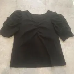 黒いパフスリーブ半袖トップス　gu