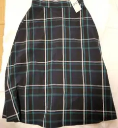 新品未使用タグ付き。GUジーユー、チェックフレアミディスカート(ネイビー)