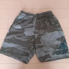 アディダス　ハーフパンツ