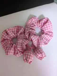 ピンクのチェック柄シュシュ2個セット