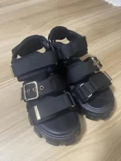 ブラック スポーツサンダル 厚底