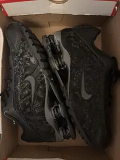 NIKE WMNS SHOX R4 ブラック フローラル　22.5cm