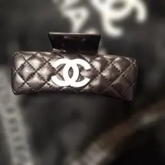 2026年最新】シャネルノベルティヘアクリップの人気アイテム - メルカリ