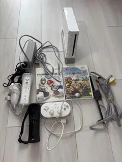 Nintendo Wii 本体 + ゲームソフト2本 コントローラー付き