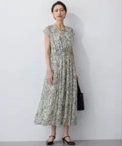 ☆お値下げ【新品】23区 【洗える】アンティークフラワープリント ワンピースのサムネイル