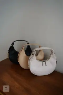 WELINOA ウェリノア　HALF MOON BAG ホワイト