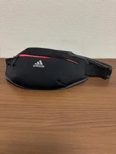 アディダス ランニングポーチ ウエストバッグ 黒 ピンク スマホ収納