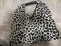 形がオシャレなアニマル柄バッグ