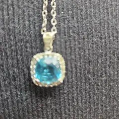 青色スクエアカット石のシルバーネックレス