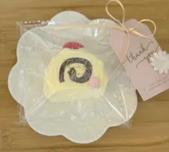 kikisquishy 粉付き　いちごロールケーキ　クリーム泥感