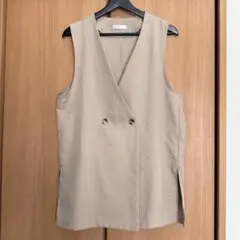 ドレスキップ　Vネック ジレ ベスト ノースリーブ ベージュ ダブルボタンのサムネイル