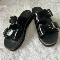 UGG 厚底サンダル エナメル ブラック 美品 レディース　24.5