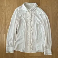 【大人気美品】axes femmeフリル付きホワイトシャツ Mサイズ 刺繍