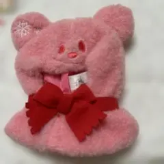 ピンクのクマ型ぬいぐるみ　赤