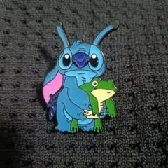 【リロ&スティッチ】スティッチとカエル　ピンバッジ