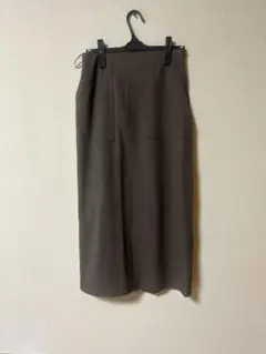 ブラウン タイトスカート スリット入り