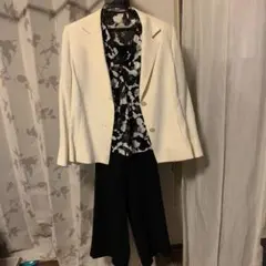 スーツ3点セット（胸飾り付き）