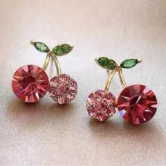 さくらんぼ　ピアス　ラインストーン　ピンク系　キラキラ　チェリー　カジュアル