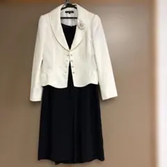 ホワイトジャケットとブラックワンピースのセット