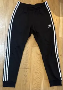 adidas 3本ライン 黒パンツ