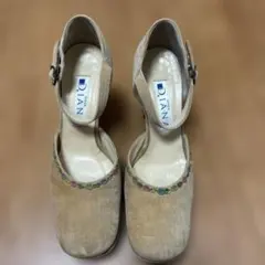 ダイアナ ベージュ　パンプス　 花柄刺繍っぽい飾り 23cm（24cm)