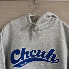 Chcuh ロゴ入り グレー パーカー