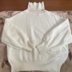 お値下げ中　ホワイト タートルネック ニット