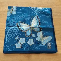 蝶と花のデザイン ハンカチ 藍色