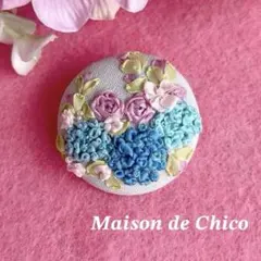 アナベル＆ローズ リボン刺繍ブローチ　 ハンドメイド　くるみボタン