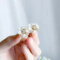 麗しき聖女の耳飾り 白薔薇 パール 小ぶり ハンドメイド ピアス イヤリング