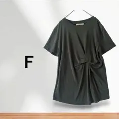 ダークグリーン　カーキ　クルーネック Tシャツ アシメ　タックデザイン　トップス