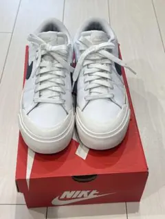 Nike スニーカー コートレガシーリフト　24.5cm