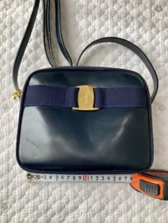 サルヴァトーレフェラガモ レザー ショルダーバッグ