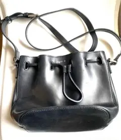 美品 AGNES B. レザー ショルダーバッグ 黒 巾着 裏地 総柄