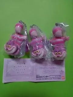 ディズニーキャラクター　カラーコレクションチャーム　パープル　チェシャ猫