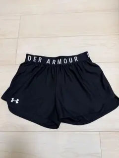 UNDER ARMOUR ブラックショートパンツ　レディース