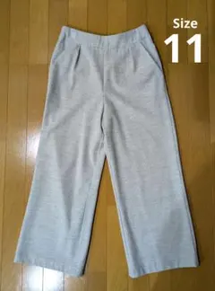 大人カジュアル　ゆるふわカットソー　ワイドパンツ　ライトグレー　ストライプ柄