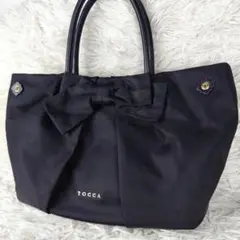 完売品 TOCCA リボン ロゴ金具 撥水 ナイロン 舟形トートバッグ ブラック