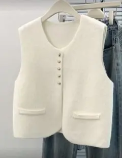 ホワイトニットベスト ボタン付き　ジレ　アイボリー　韓国　nugu