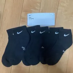 新品 NIKE 靴下 ブラック 23〜25cm