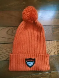 ポンポン付きオレンジニット帽