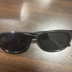 ブラック サングラス シンプルデザイン