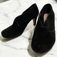 クラークスClarks 黒 スエード ブーティ 中ヒール 23.5cmのサムネイル