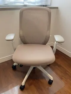 【美品】シルフィー ハイバック ホワイト/ベージュ　可動肘 オカムラ　2016年
