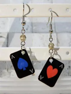 トランプカード　ハート＆スペード　ピアス　イヤリング（ハンドメイド）